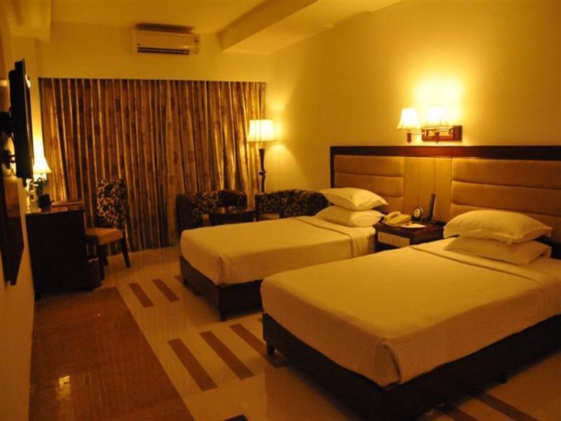 Rr Inn Palayankottai Buitenkant foto