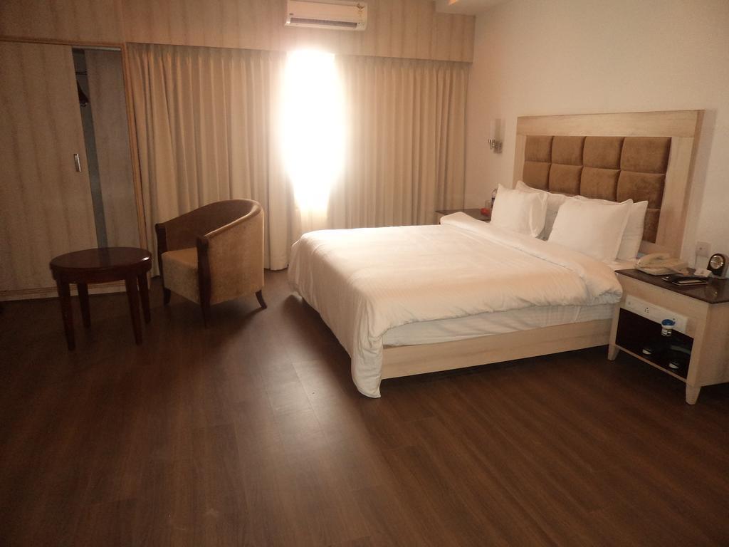 Rr Inn Palayankottai Buitenkant foto
