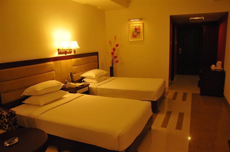 Rr Inn Palayankottai Buitenkant foto